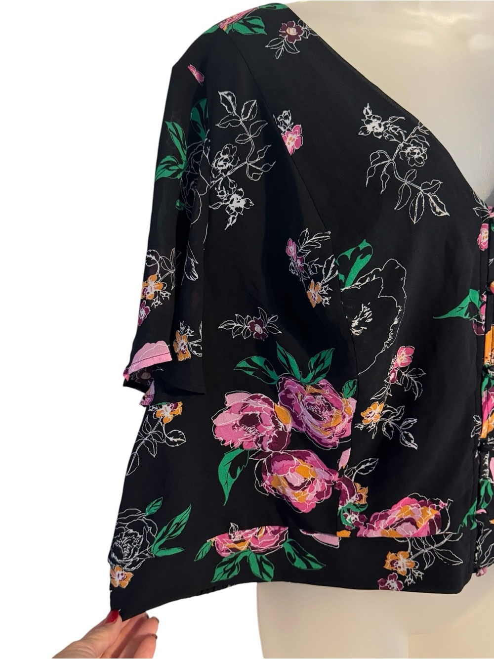 TORRID Black Floral Crop Top w/ Beautiful Pink & Green Blooms PLUS: 4X    #A - Picture 4 of 10